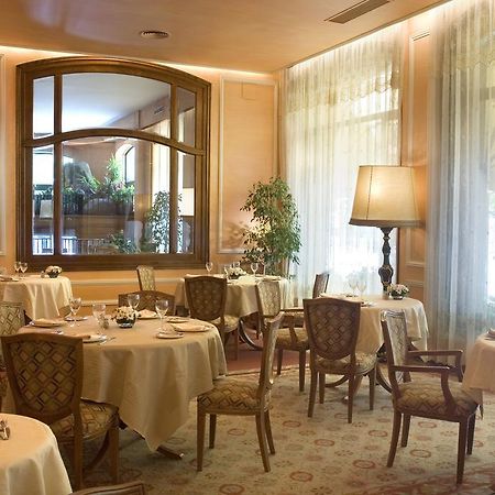 Regencia Colon Otel Barselona Restoran fotoğraf