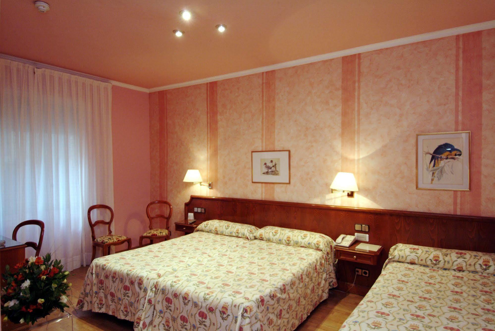 Regencia Colon Otel Barselona Oda fotoğraf